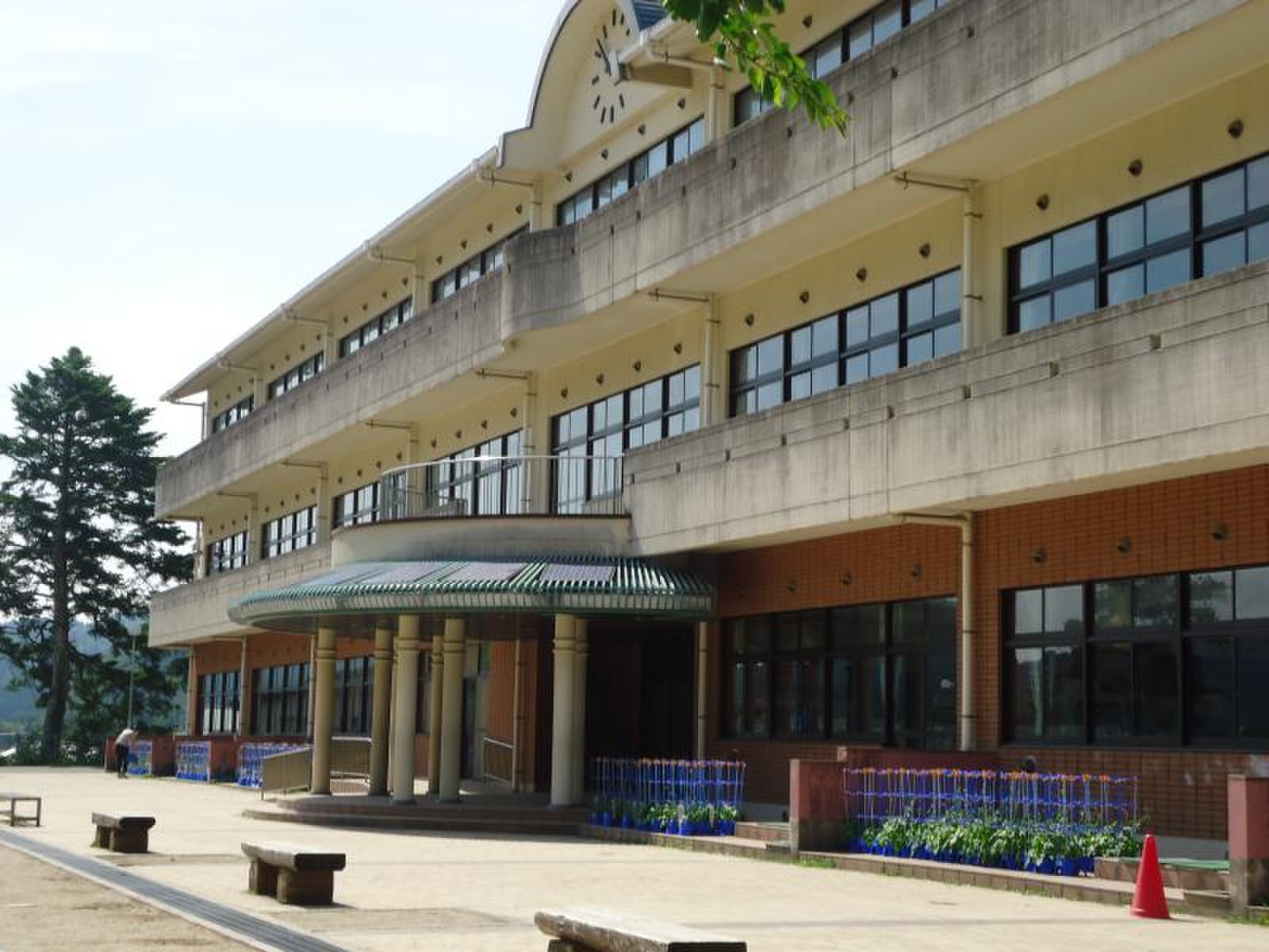 南丹市立園部小学校の評判と実態！校区や教育環境のリアルを徹底検証