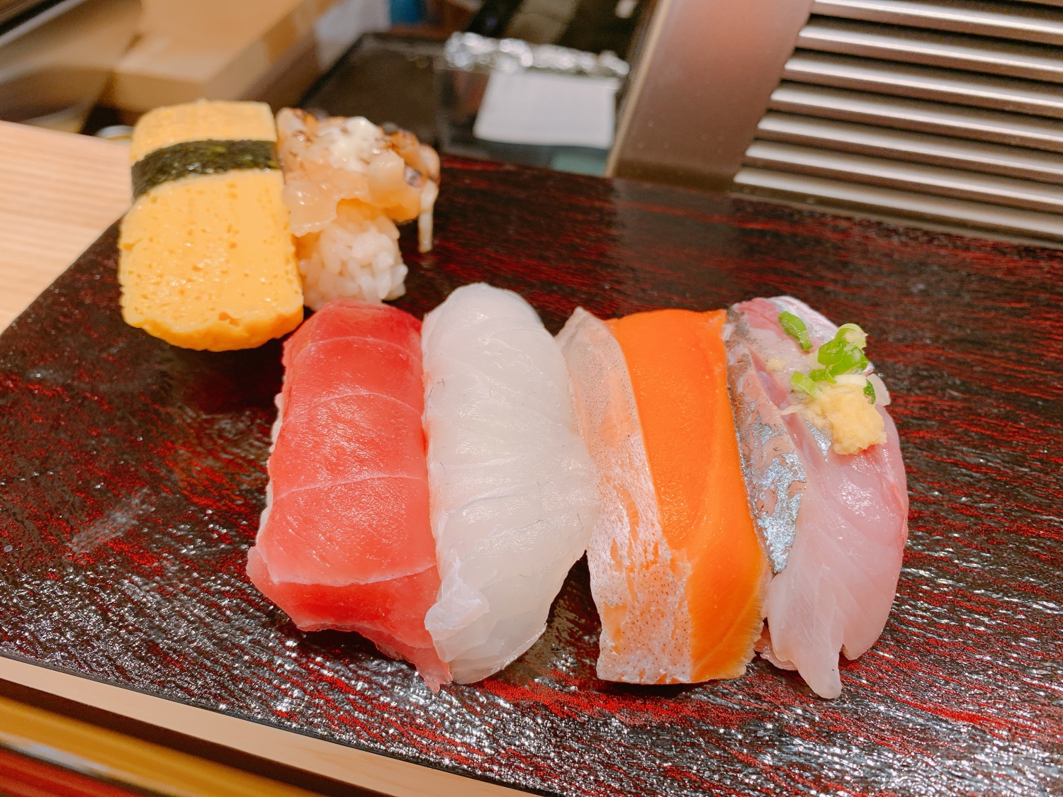 中野の立ち食い寿司が激変！職人が魅せる極上江戸前握りの真実