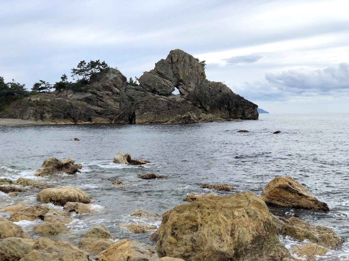 能登・曽々木海岸の窓岩はなぜ姿を変えた？崩落の真相と現在の見どころ