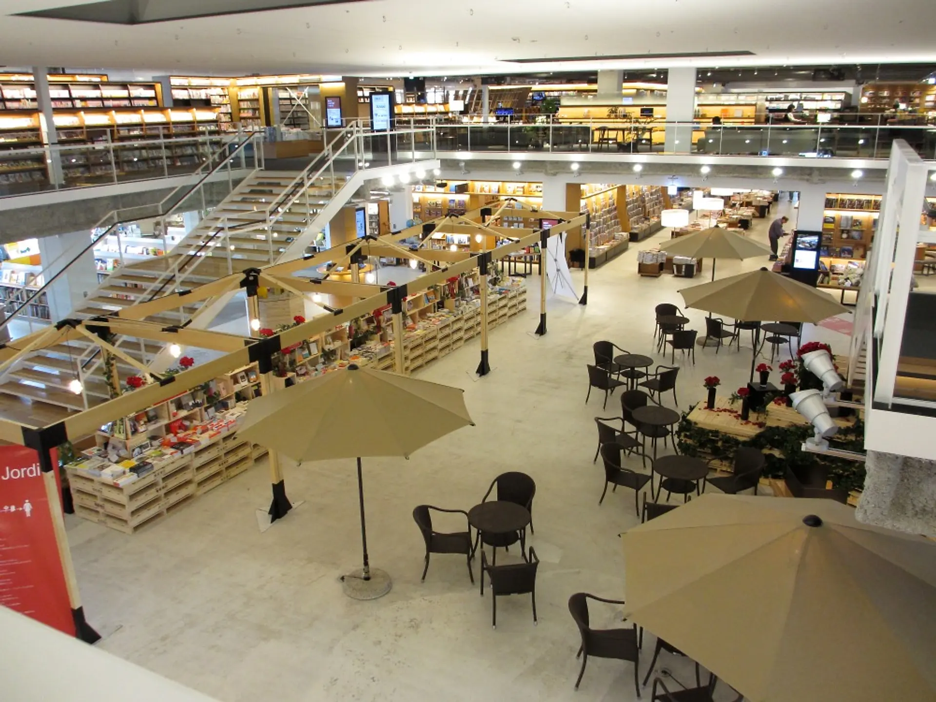 函館蔦屋書店はなぜ人を惹きつけるのか？2026年最新の魅力と賢い歩き方