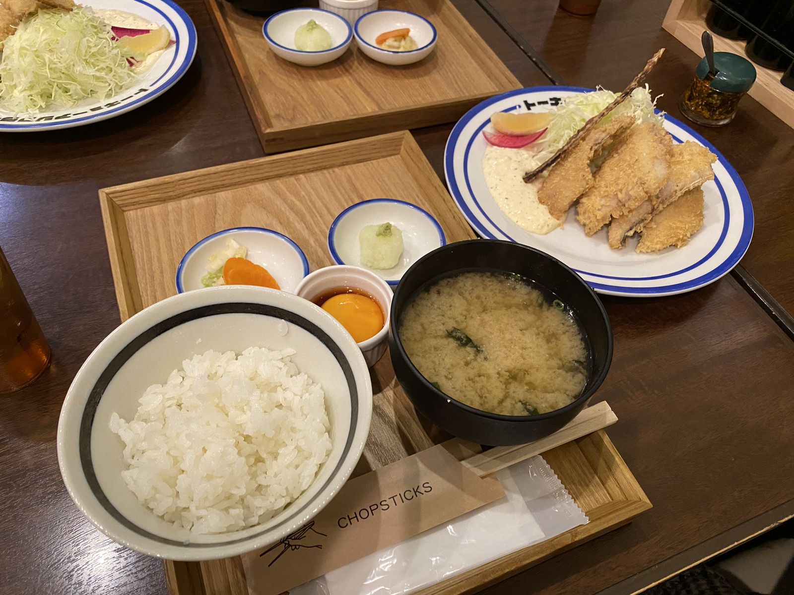 武道館と靖国神社の街で発掘！行列を避けて味わう至極の昼食名店