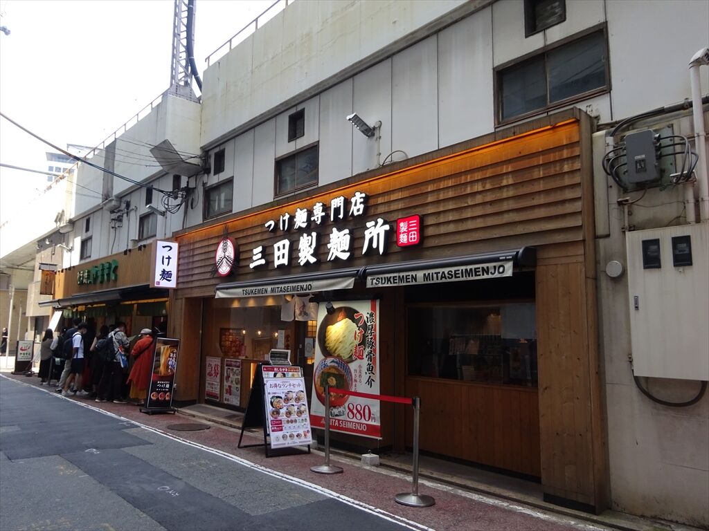 三田製麺所 梅田店の魅力に迫る！大盛り無料と深夜営業の最新事情