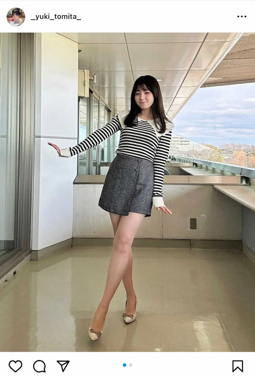 女子アナ生足の真相｜衣装規定の激変と脱ストッキングが生む現場のリアル