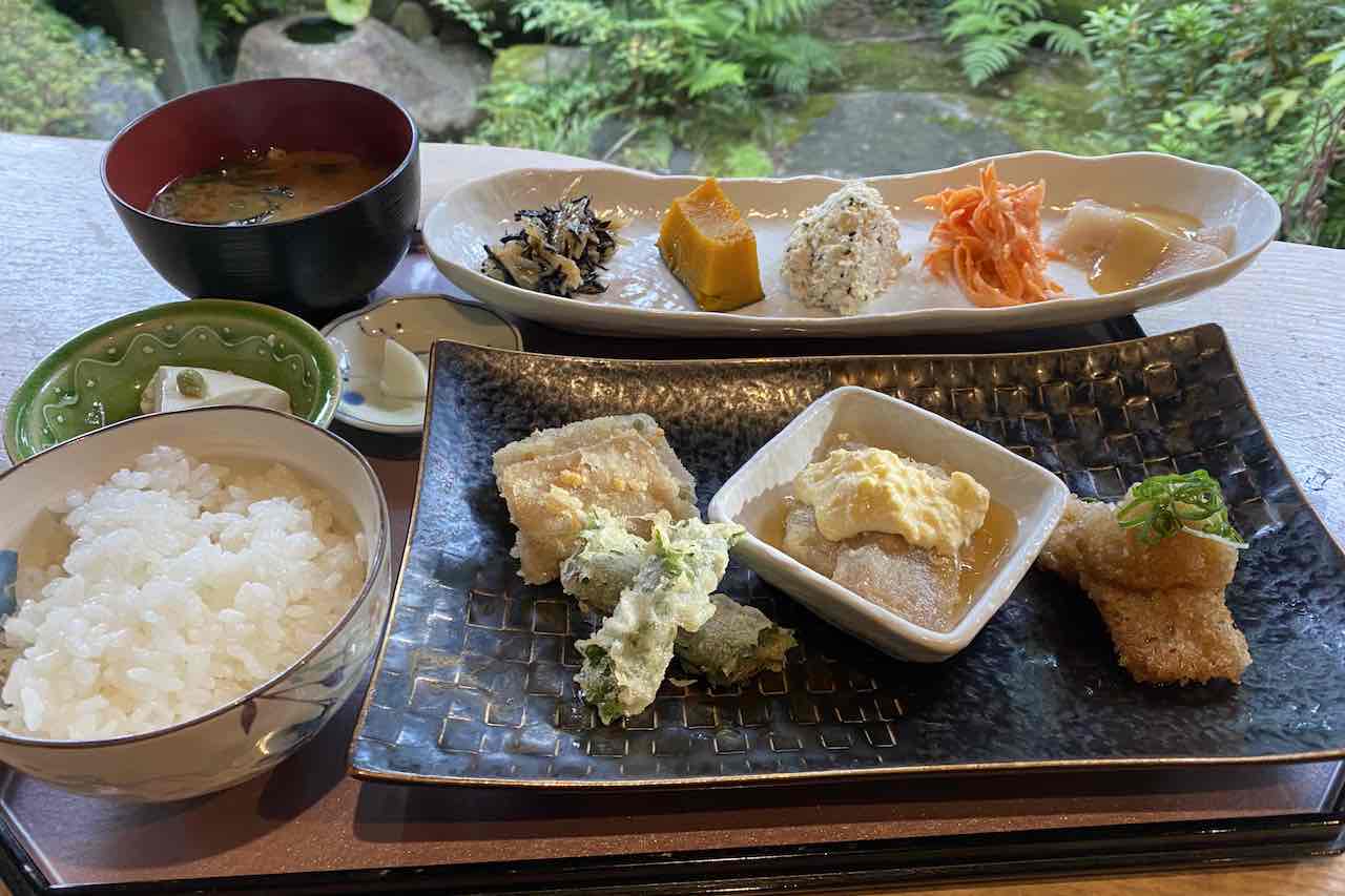 京都・哲学の道の町家カフェ「卯Sagiの一歩」おばんざいランチ徹底解剖