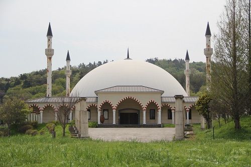 柏崎トルコ文化村の閉園理由と現在｜巨大像移設と跡地解体の真相