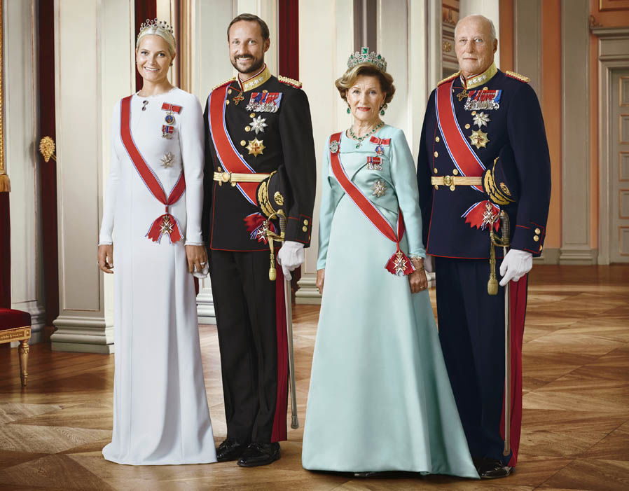 Queen Sonja’s Wardrobe: Scandinavian Simplicity Meets Royal Glamour