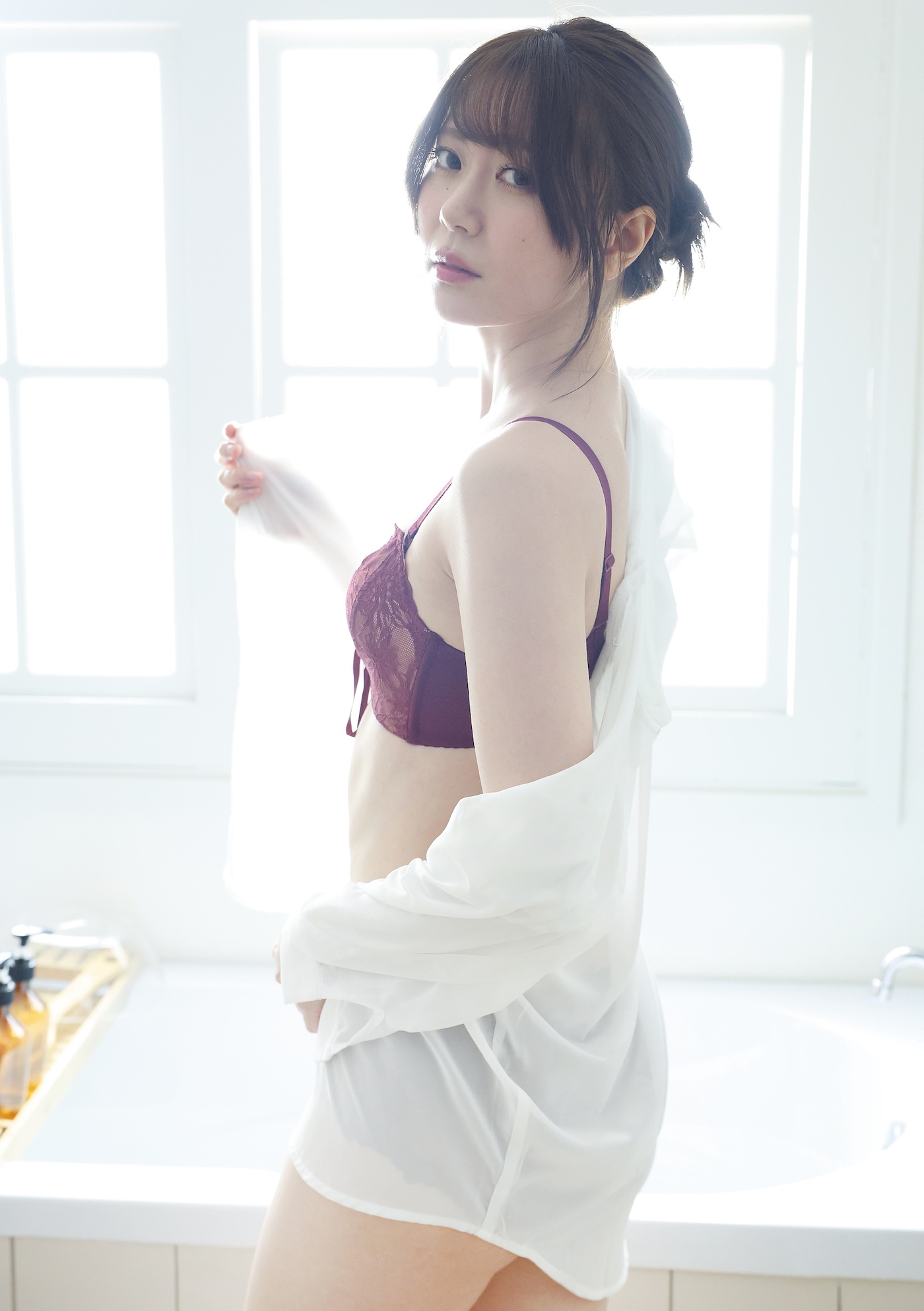 東城りおのグラビアに熱視線！美貌とスタイルの真相を徹底解剖