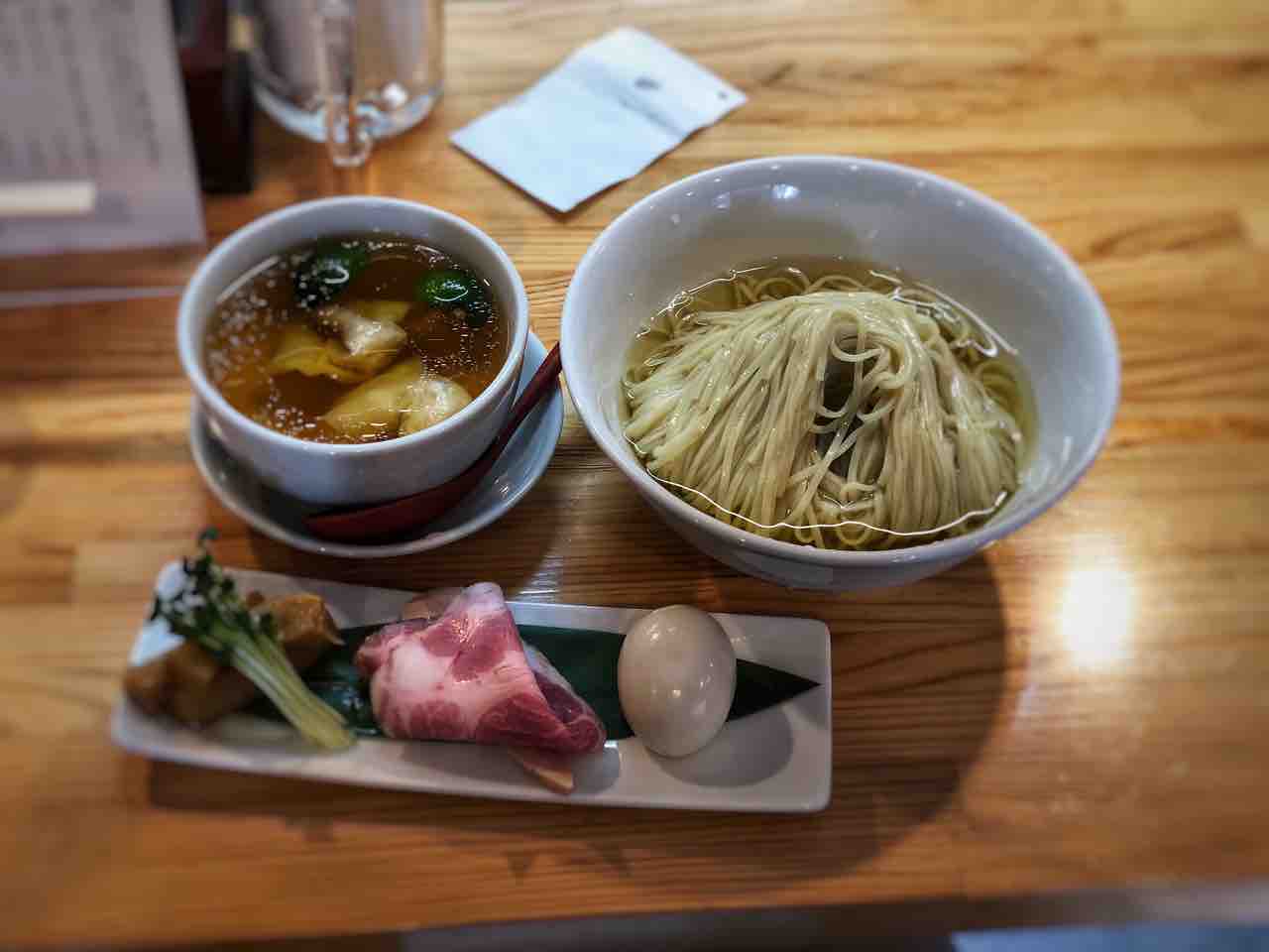 【2026年最前線】群馬・高崎「自家製 麺 くろ 松」が刻む和麺の極致 一杯の丼に宿る美学と熱狂の理由