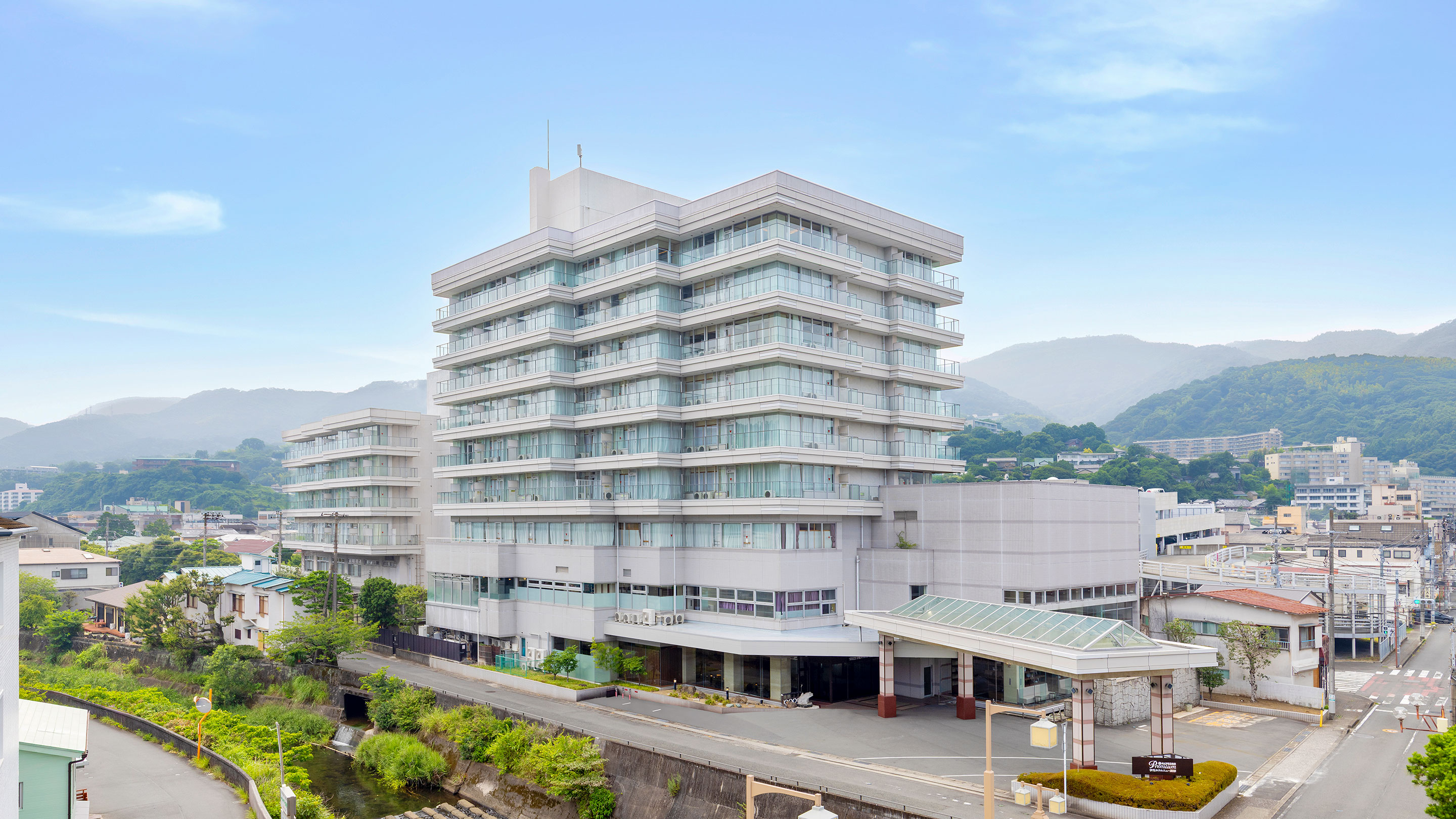 老舗宿・伊東ホテルニュー岡部が刷新！絶景温泉とバイキング解剖