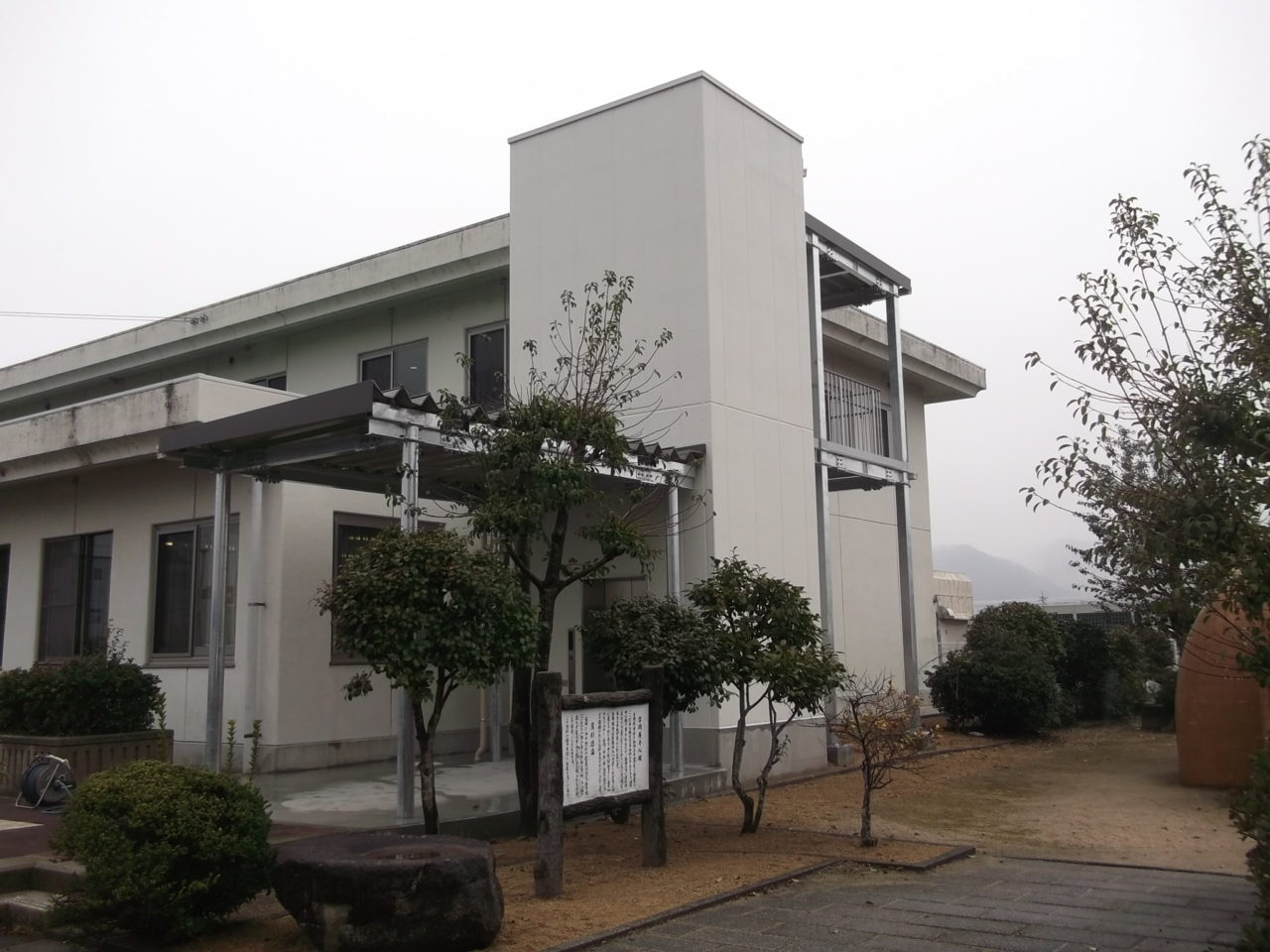【2026年現地ルポ】消滅可能性都市を救う小さな奇跡。「万富公民館」が示した過疎化と地域再生の最新解