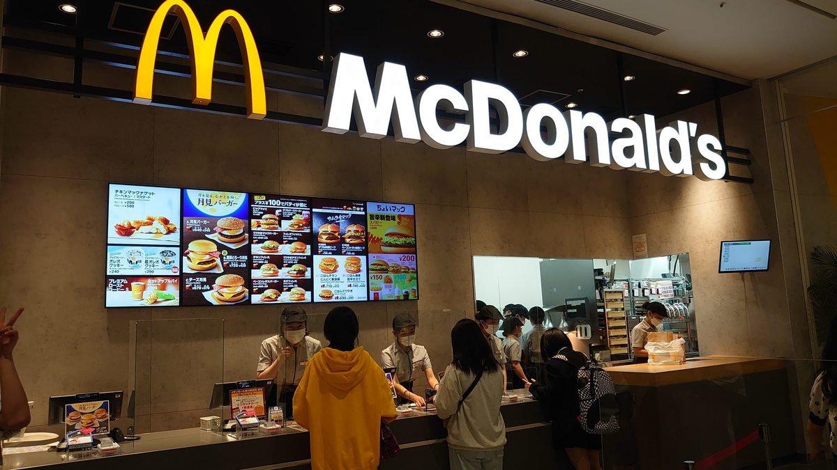 フードコートのマックは何が違う？通常店舗との差や落とし穴を徹底解説