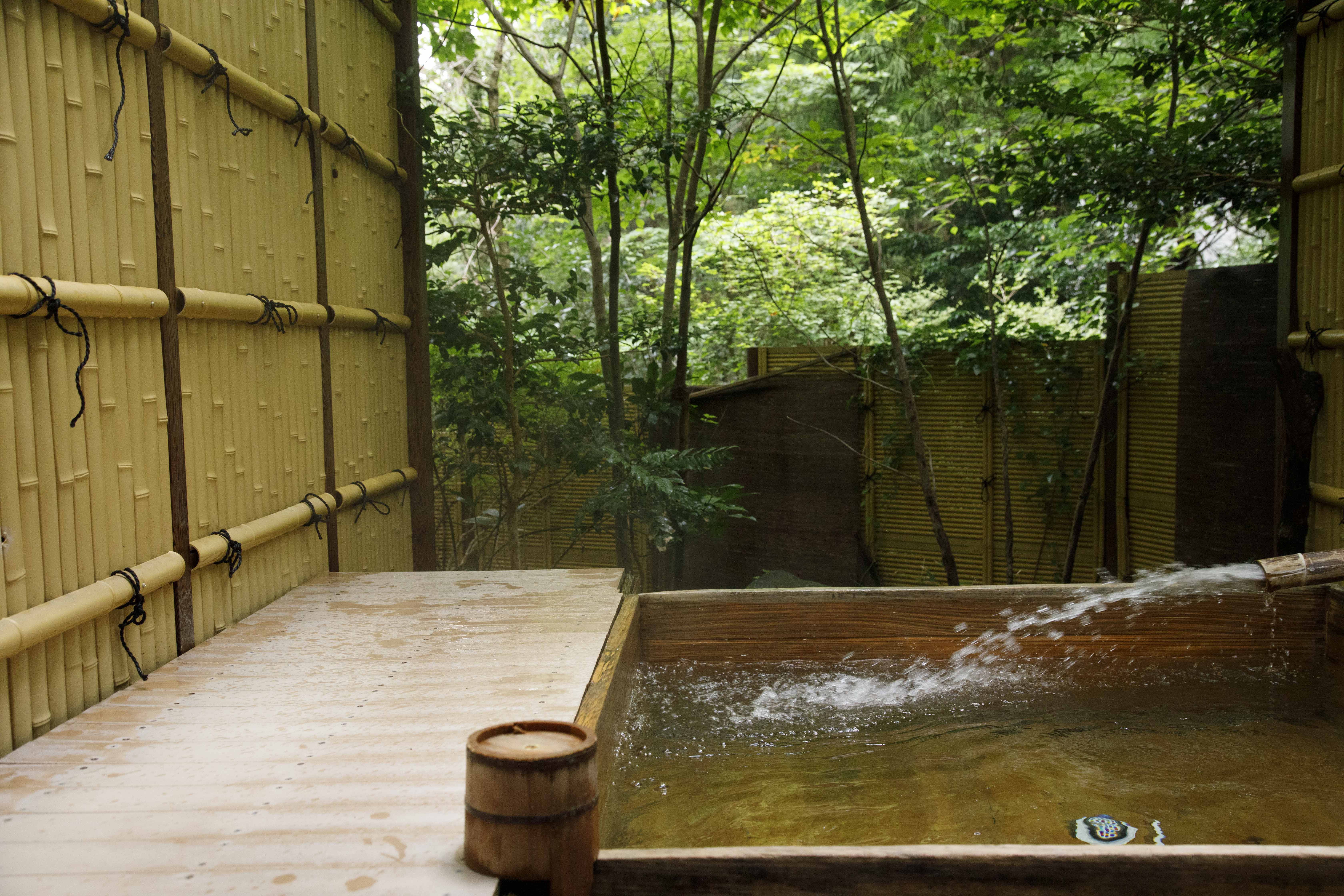 箱根小涌谷「水の音」リアル評判を徹底検証！客室露天と2館の違い解説