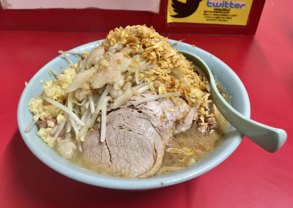 二郎新宿歌舞伎町店の現在と並び方！初心者も安心な味とコールの真相