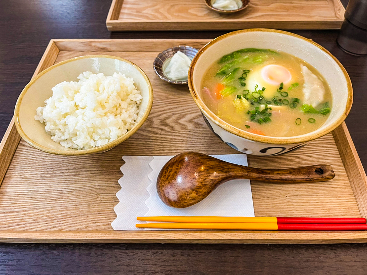 【2026】那覇の絶品朝ごはん決定版！地元民が行列する名店と穴場カフェ