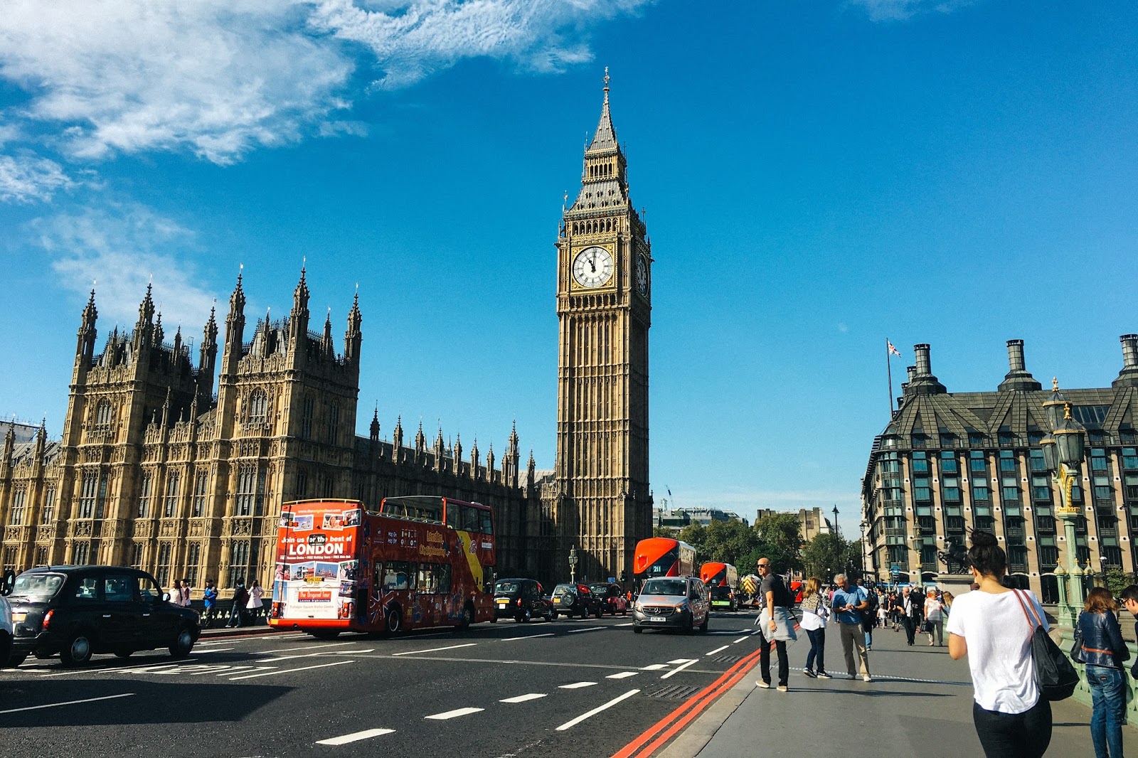 ロンドン・シティ空港の利便性と落とし穴｜ヒースローとの違いを徹底解剖