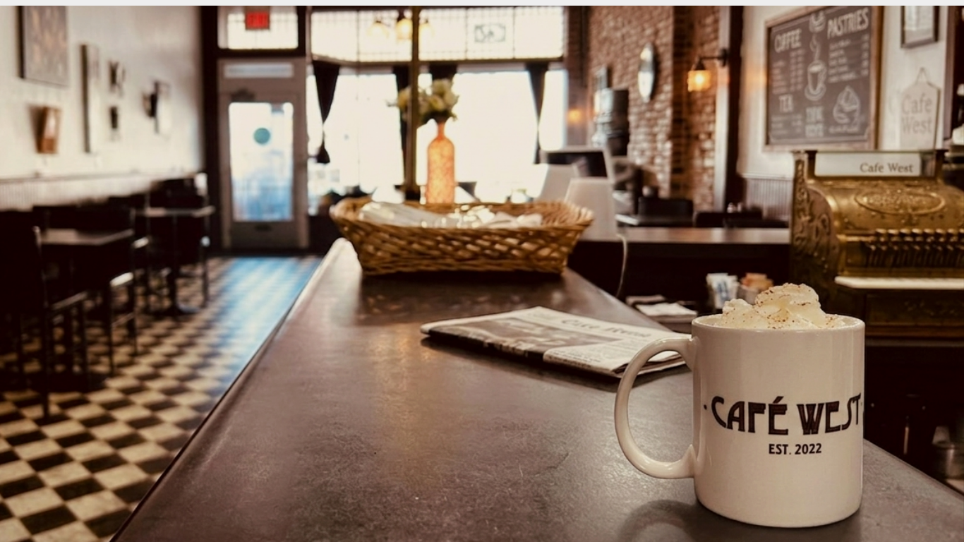 Cafe Westはなぜ人を魅了する？限定スイーツと混雑回避の裏技