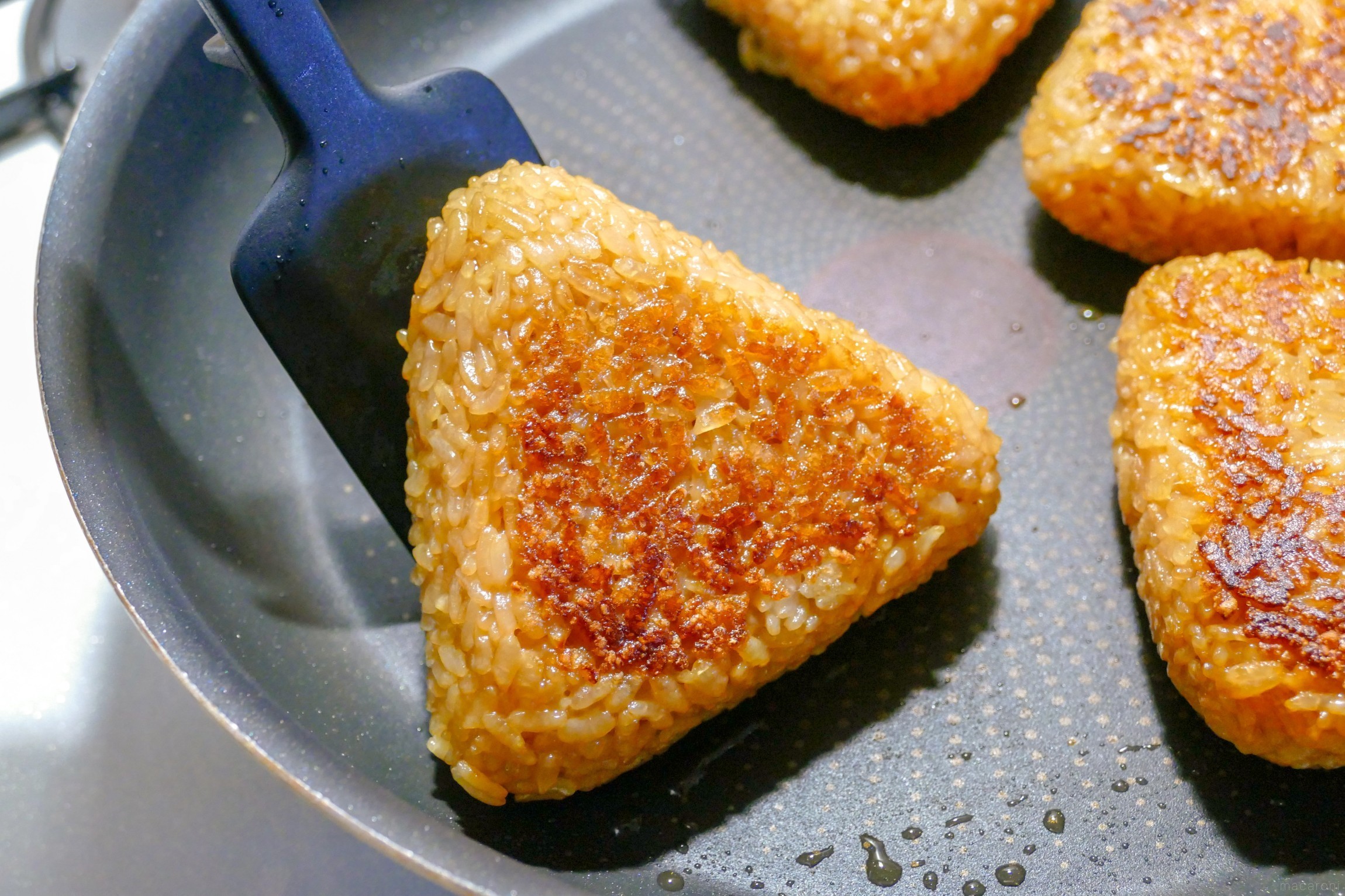 失敗しない絶品焼きおにぎりレシピ！崩れない黄金比と香ばしさの極意