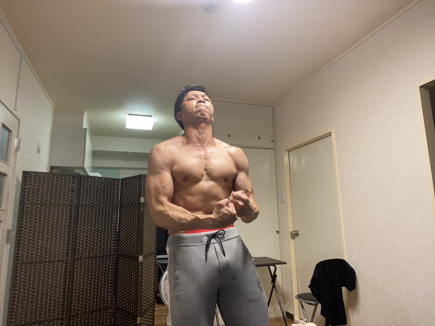 ベンチプレス100Kgの体つきは細マッチョか？見た目の変化と真相