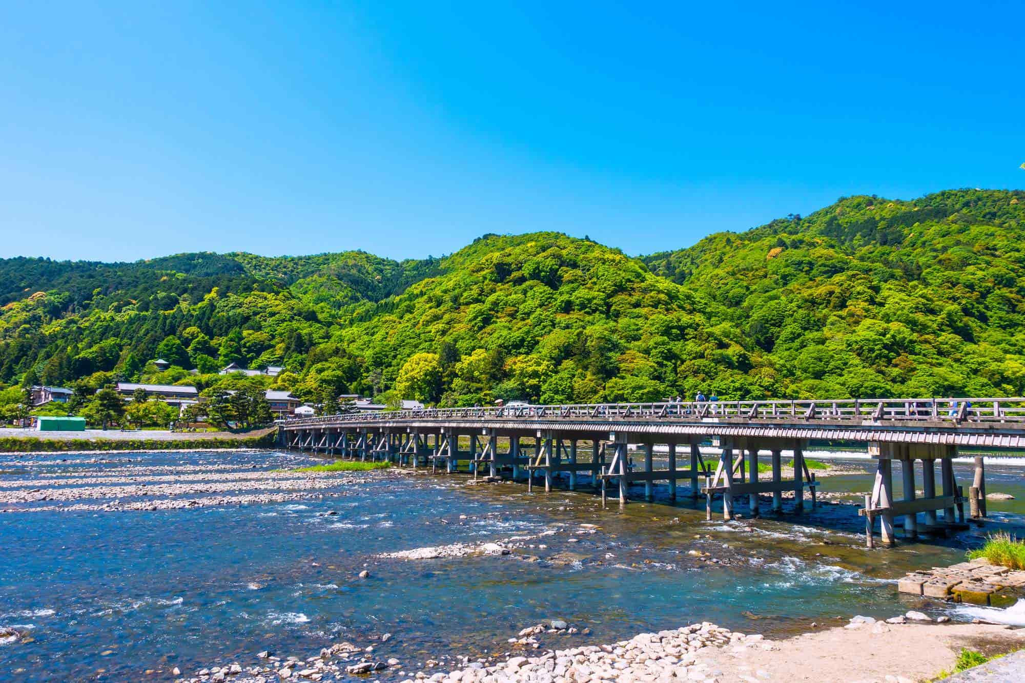 嵐山・渡月橋の真実！振り返ってはいけない理由と2026年最新攻略