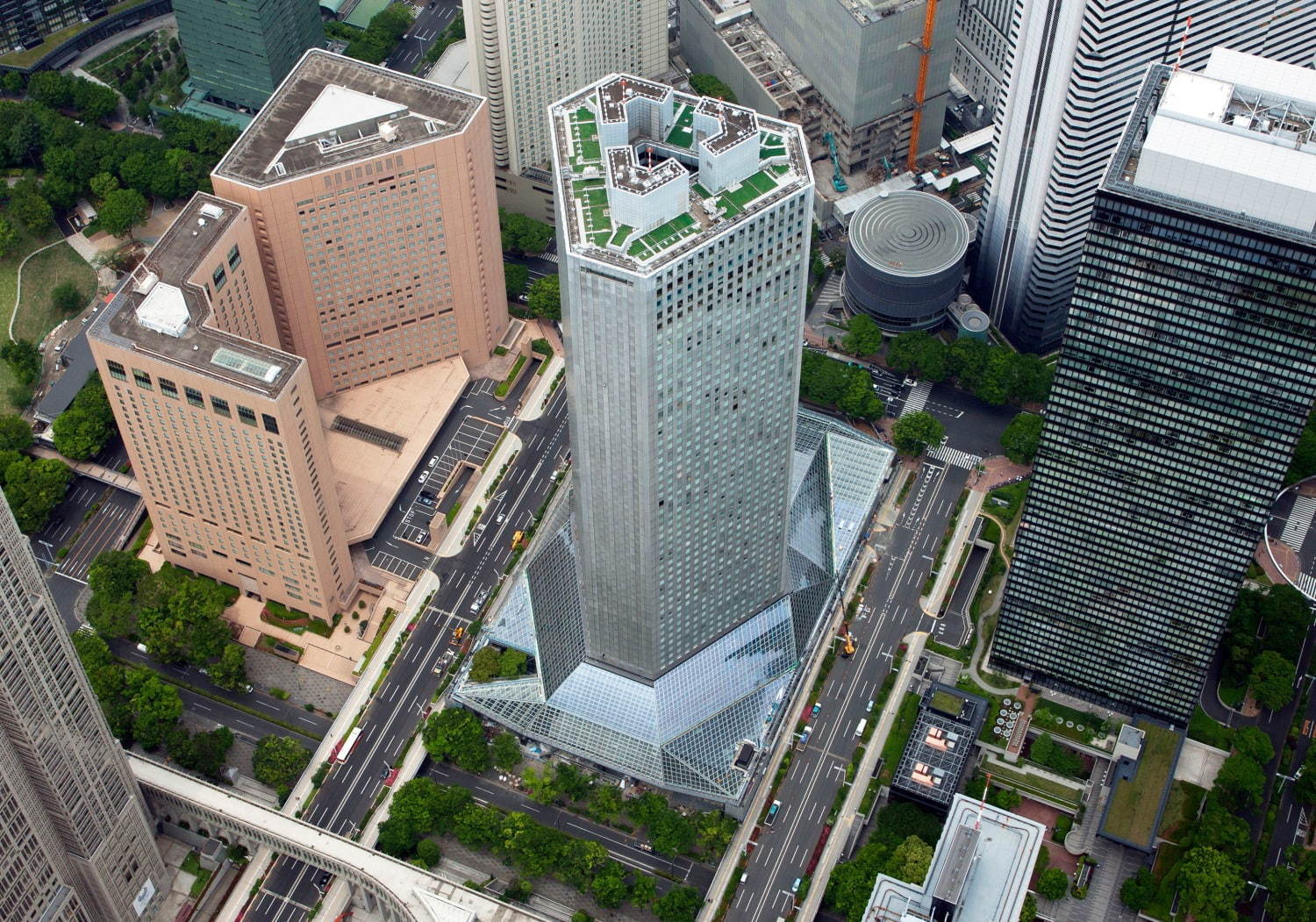 新宿住友ビルの衝撃進化！三角広場と知られざる名フロア解剖