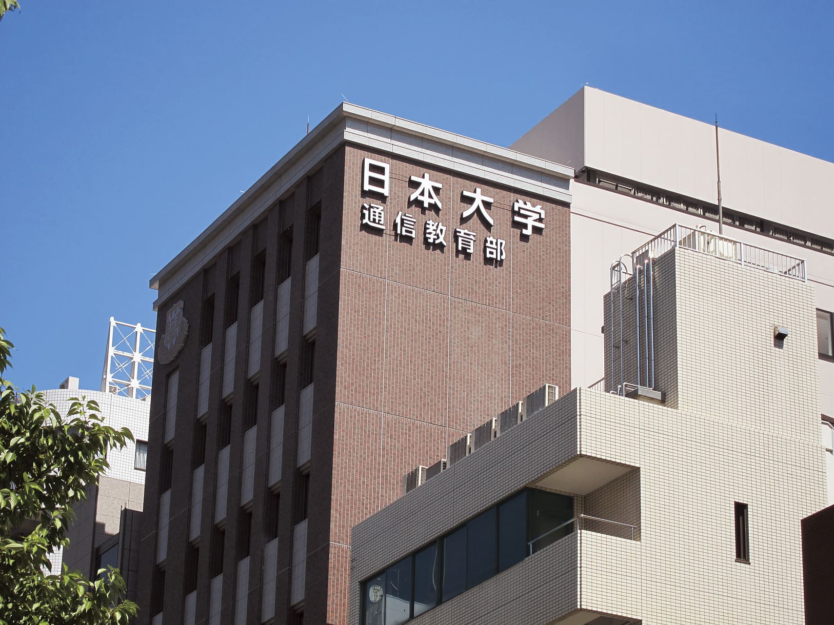 日本大学通信教育部の評判と卒業率の真相｜学費・難易度と卒業の鍵