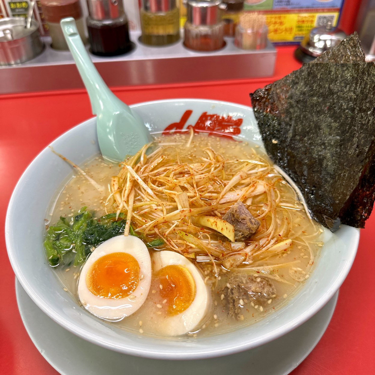 山岡家名古屋宝神店を徹底解剖！24時間営業の魅力と混雑の真相