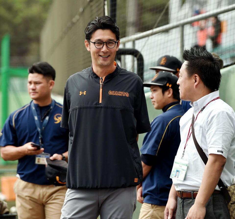 巨人広報の舞台裏に迫る！Sns爆発的人気の理由と元選手スタッフの真相