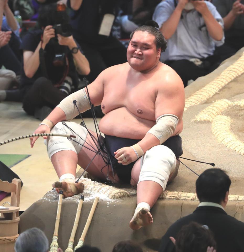 【驚愕】相撲の金星はいくら貰える？引退まで給与が増え続ける衝撃の仕組み