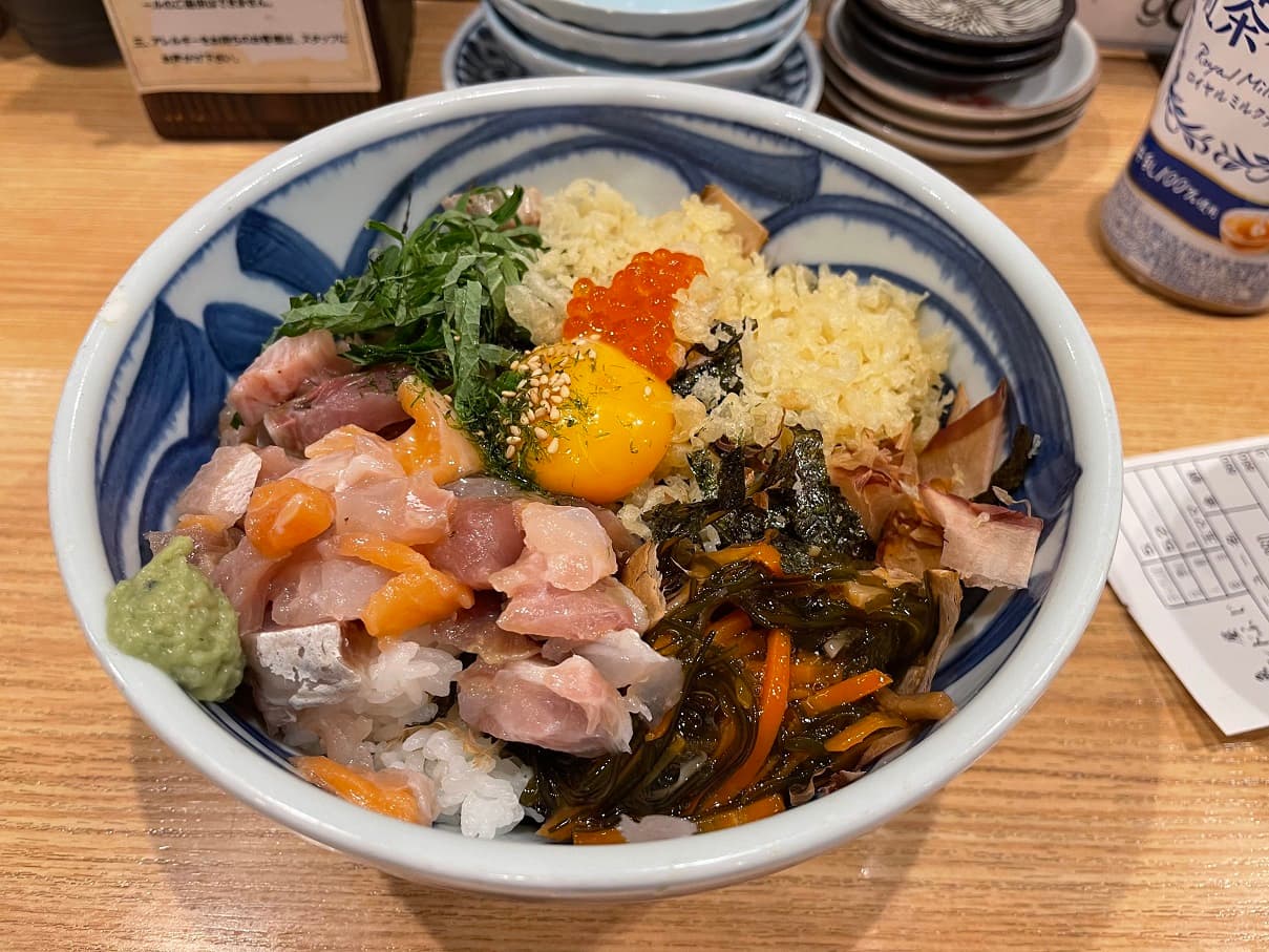 魚屋スタンドふじはなぜ行列必至なのか？大阪屈指の海鮮酒場を徹底解剖