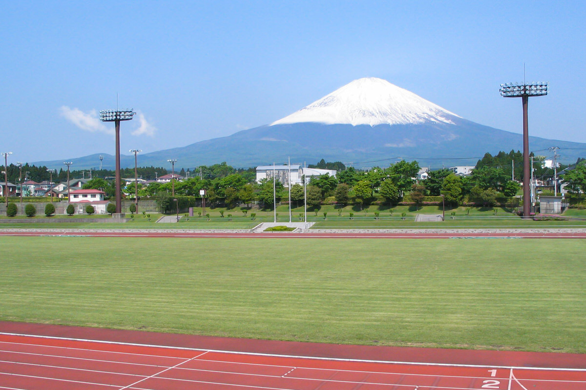 御殿場市陸上競技場の個人利用と予約実態！2026年最新の料金と注意点