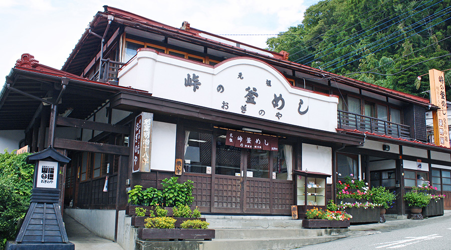 横川の釜飯が魅了する理由とは？益子焼の活用術と最新入手ルート