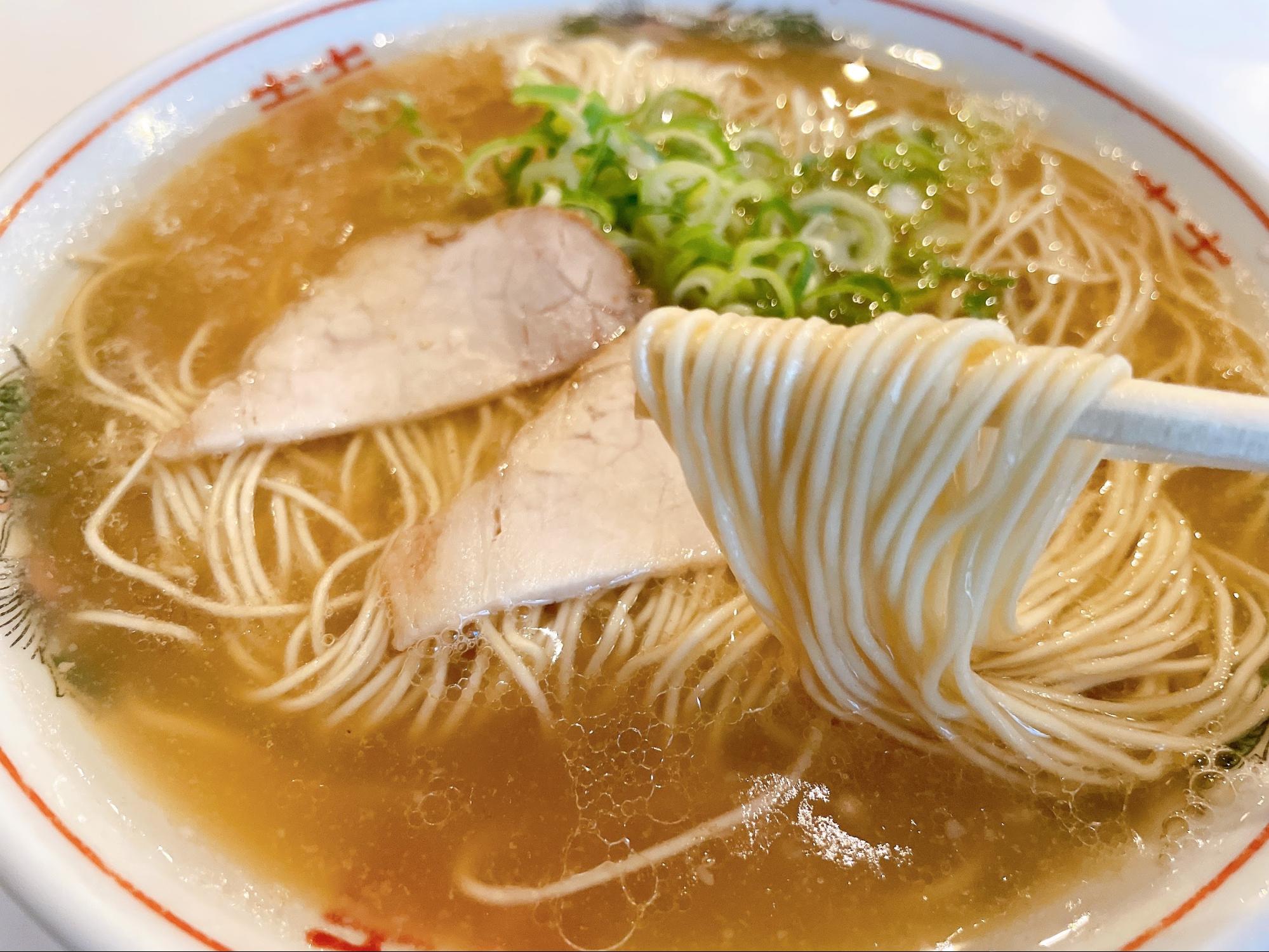 なぜ細麺ラーメンはスープと絡むのか？2026年最新の相性論と名店解剖