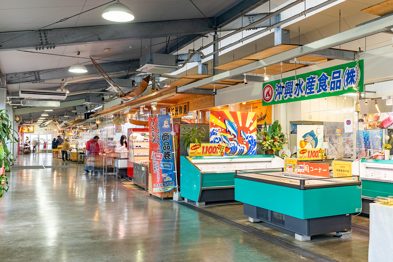糸満お魚センターが熱烈支持される理由！絶品食べ歩きと混雑回避術