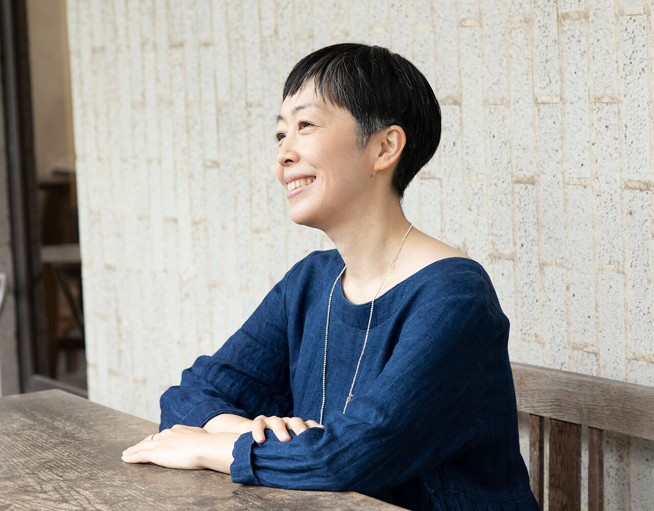 小川糸の人生と名作選｜母との絶縁とベルリン生活が育んだ祈りの文学