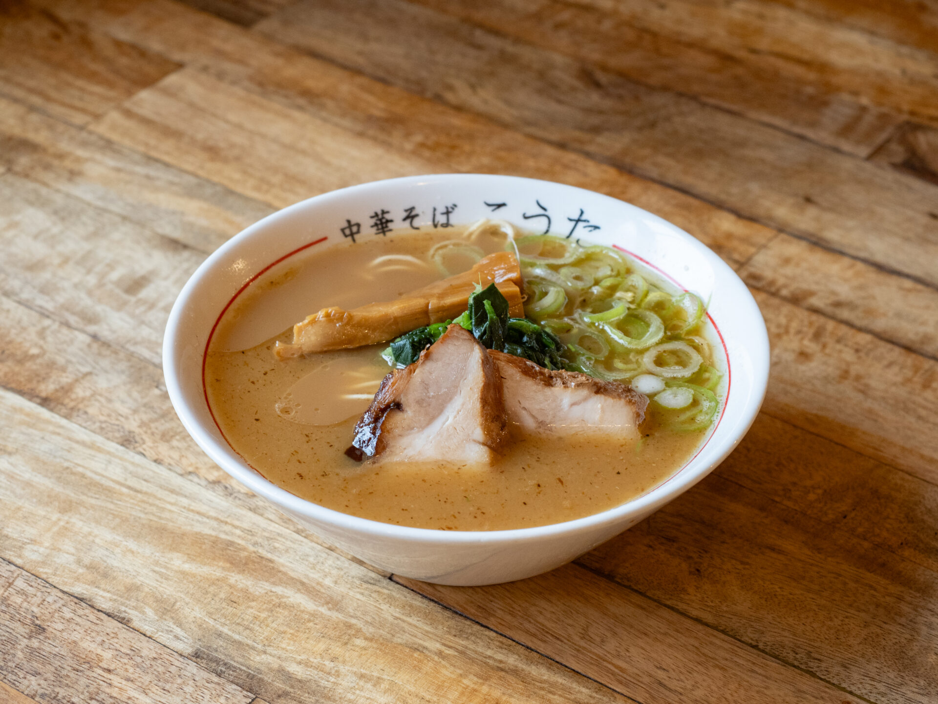 札幌「中華そばこうた」行列の真相！濃厚背脂豚骨と混雑回避の全貌