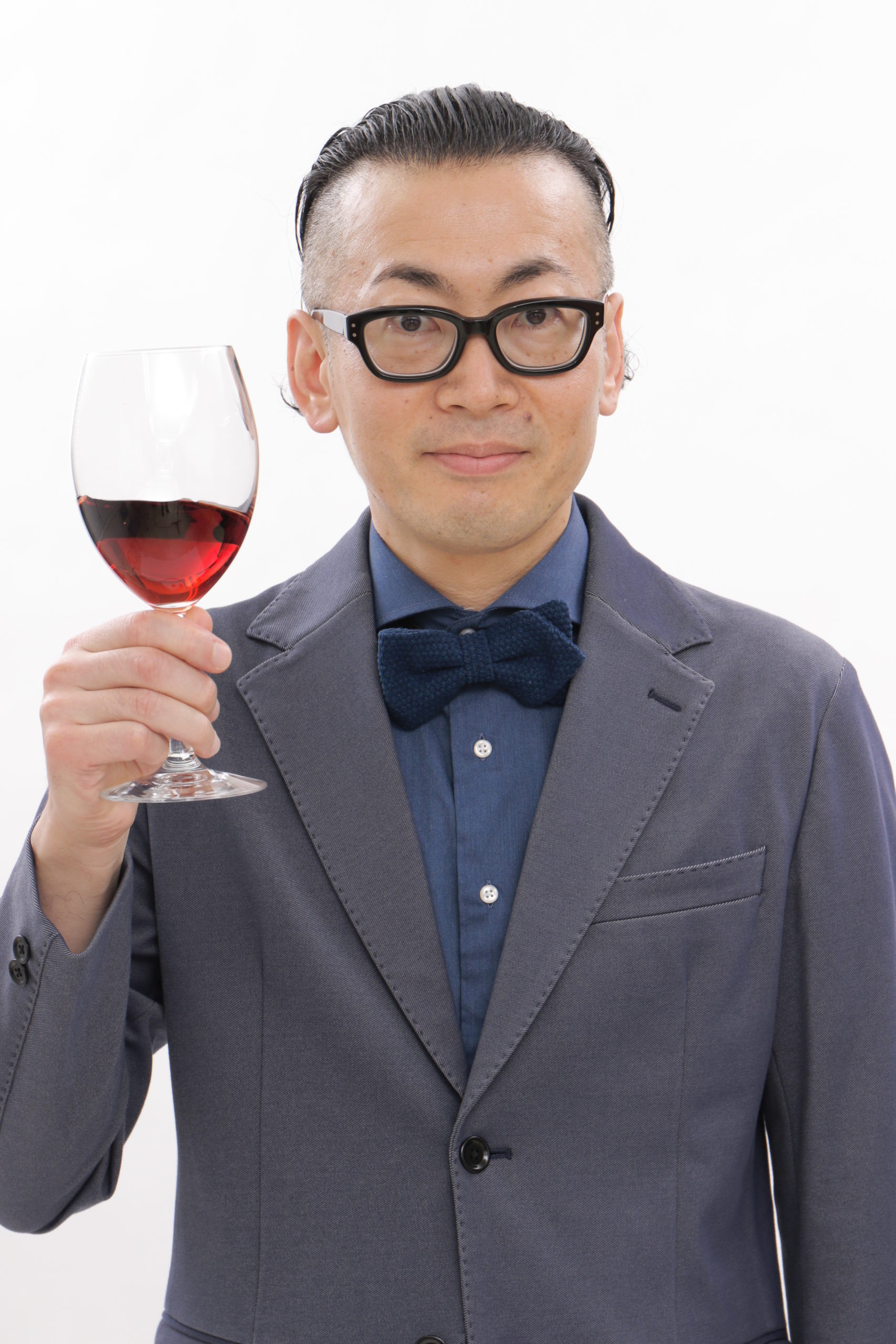 髭男爵ひぐち君の現在！ワイン界の重鎮へ転身した真相と年収事情