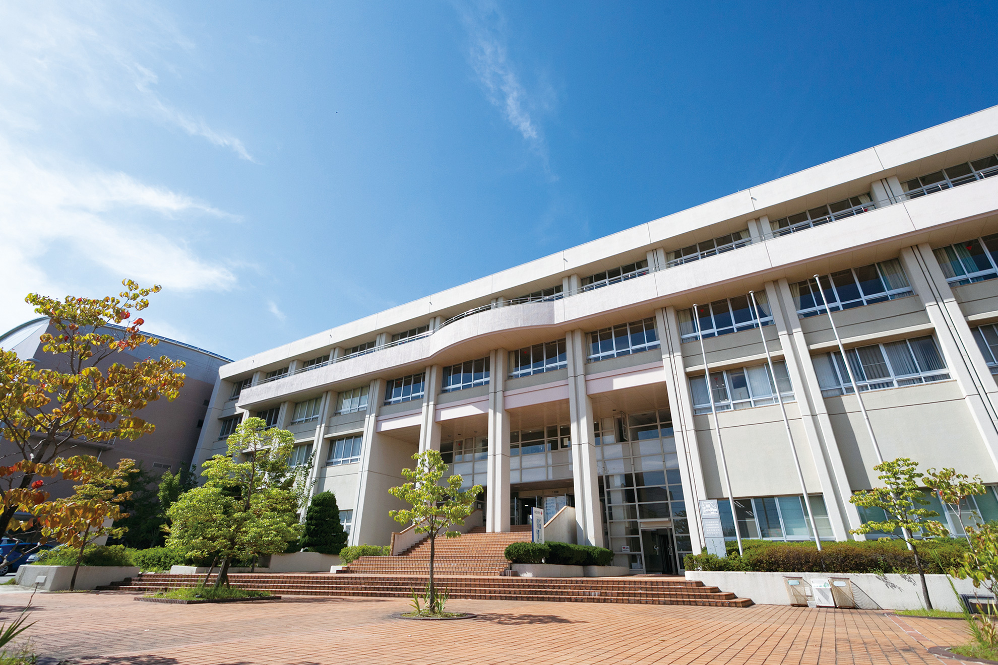 名古屋経営短期大学の評判と就職実績の真相｜偏差値や学科の魅力を検証