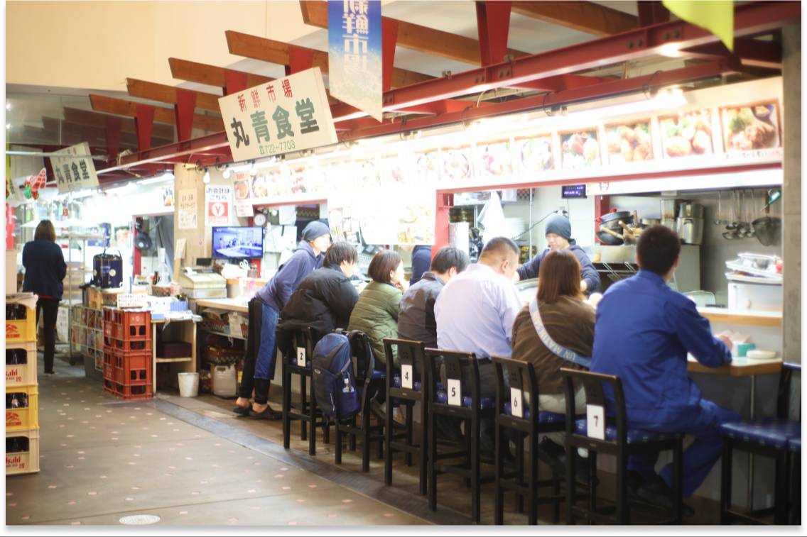 丸青食堂の海鮮丼と名物カレーを徹底調査！アウガ市場の朝食完全攻略