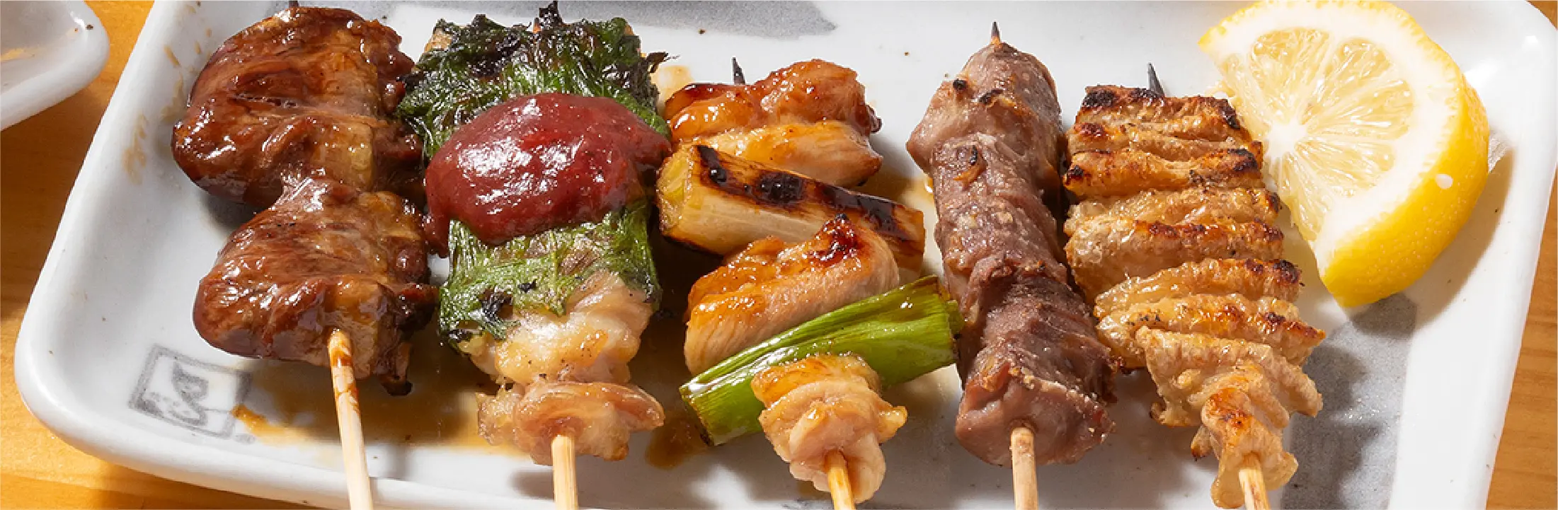 焼き鳥大吉の赤白看板の違いは？人気メニューの評判と愛される秘密を徹底調査