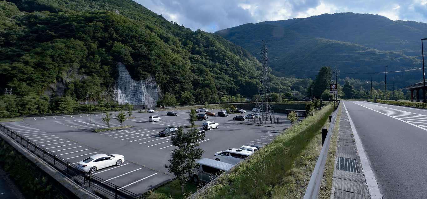 上高地への玄関口・沢渡駐車場の混雑回避術とバス乗り換えの裏ワザ