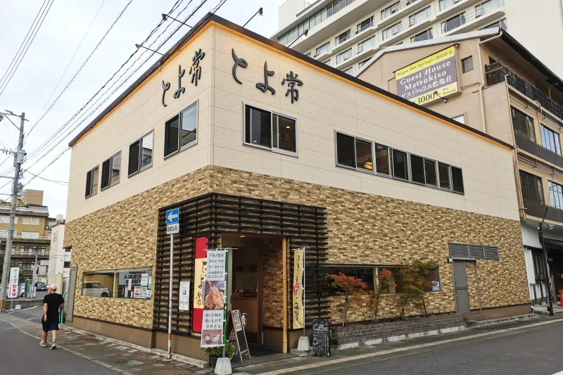 2026年最新：別府駅前で長蛇の列を作る名店「とよ常」の極上天丼と大分グルメの秘密に迫る