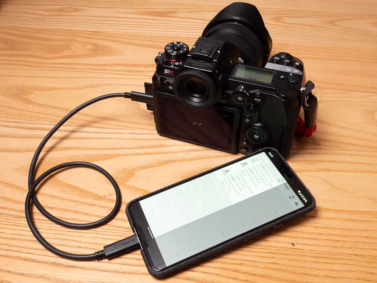 デジカメの写真をスマホに転送！Wi-Fiなしでも送れる最新手順